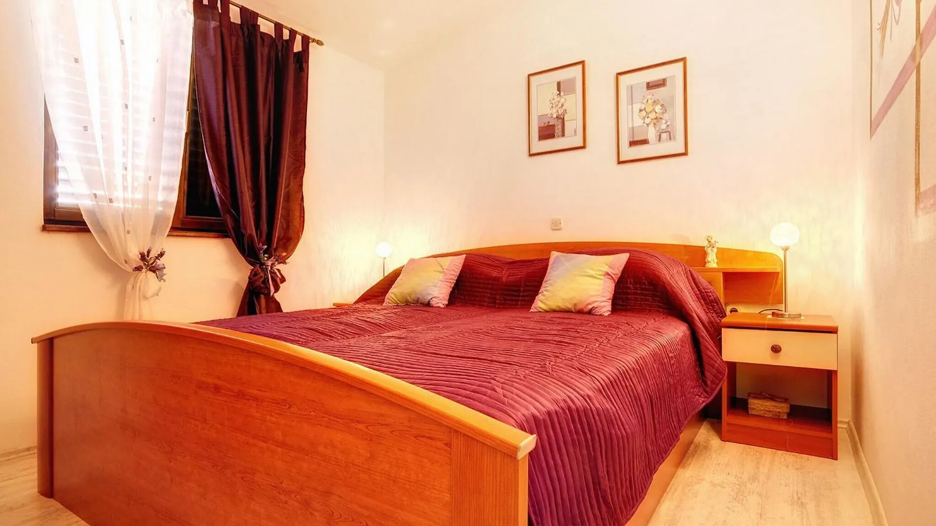 Adorable Apartment With Covered Terrace And Pool Pola 0*,  Croazia