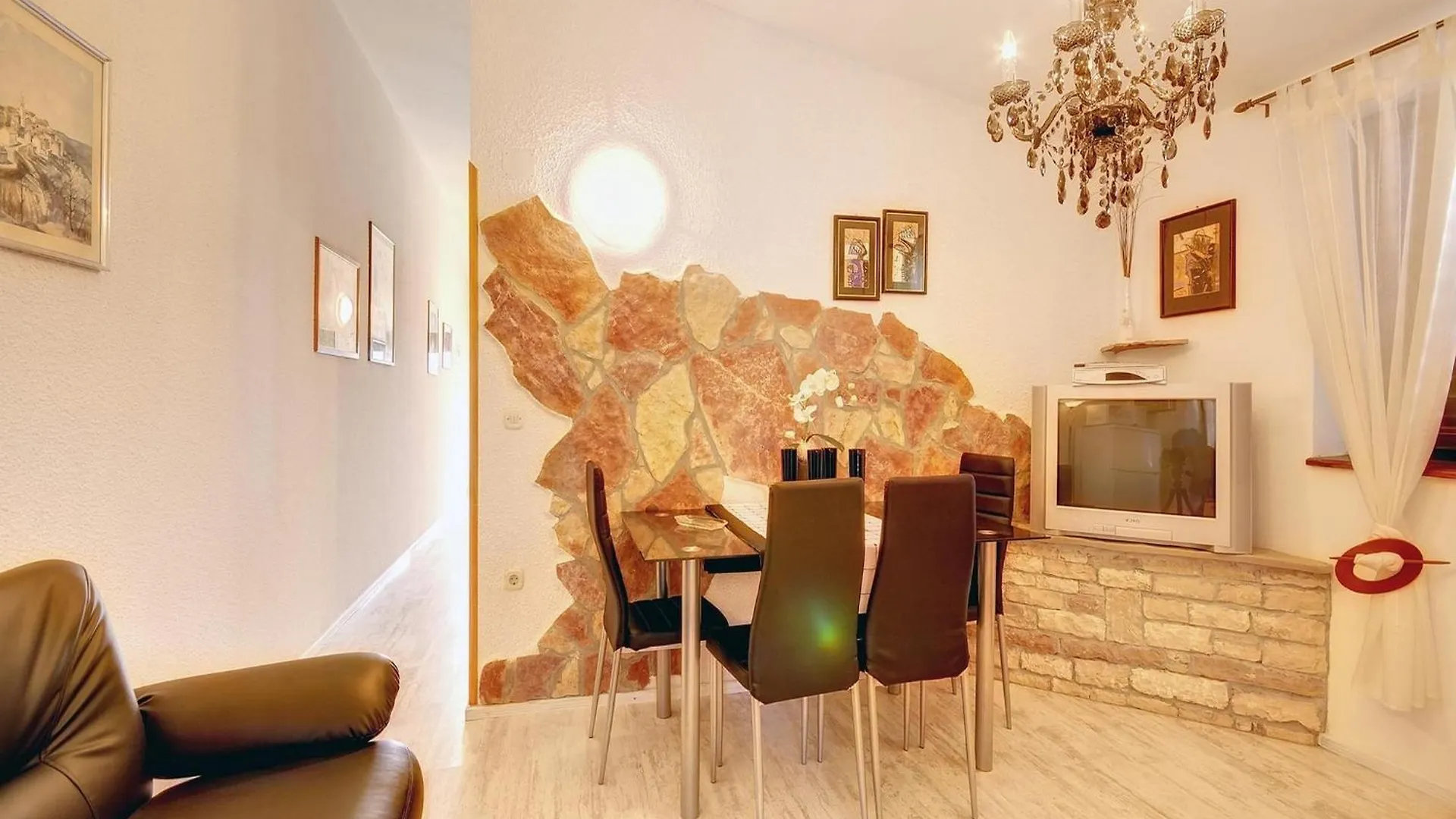 Adorable Apartment With Covered Terrace And Pool Pola
