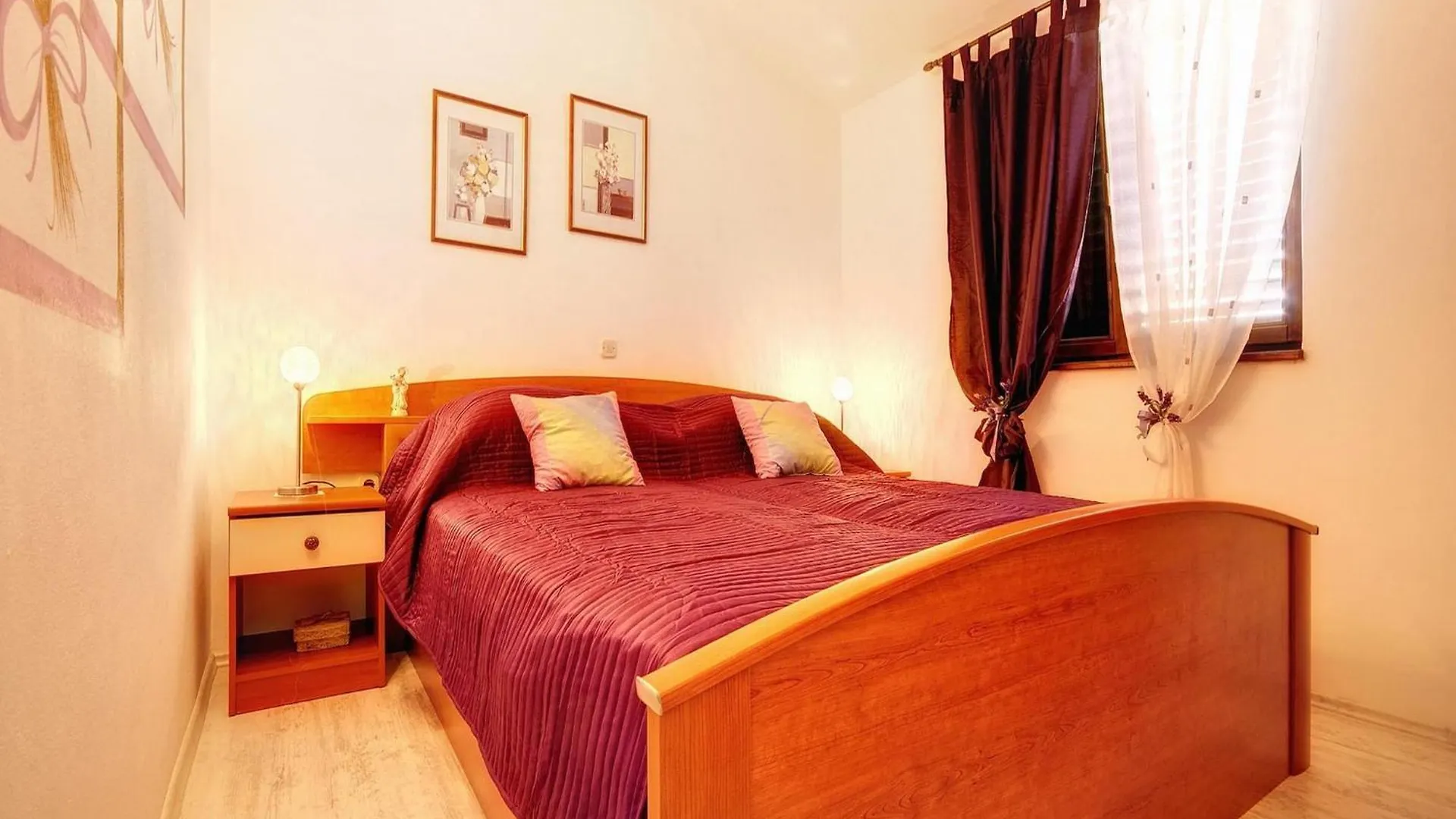 Adorable Apartment With Covered Terrace And Pool Pola 0*,  Croazia