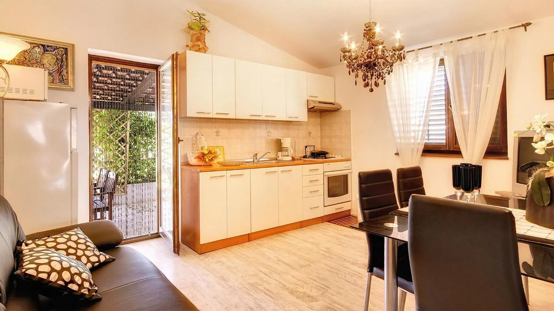 Adorable Apartment With Covered Terrace And Pool Pula