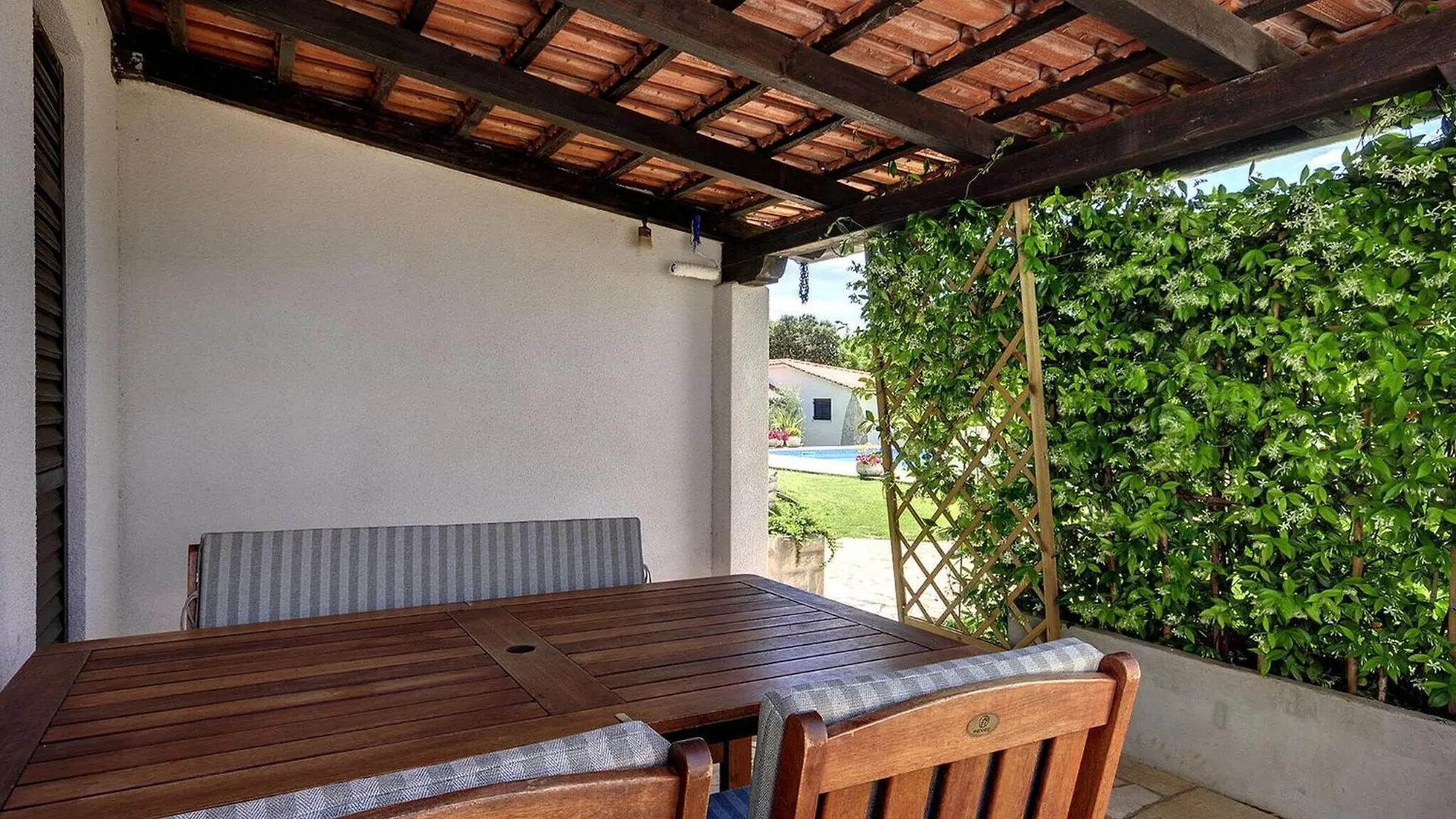 Adorable Apartment With Covered Terrace And Pool Pula Croatia
